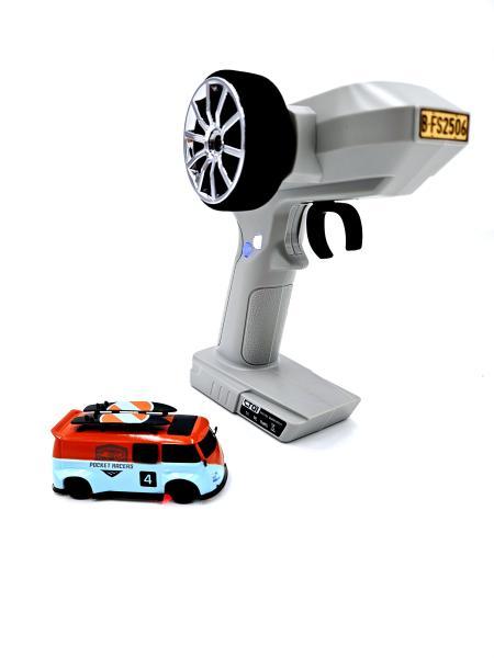 Pocket Racer Race Bus mit Fernbedienung 1/64